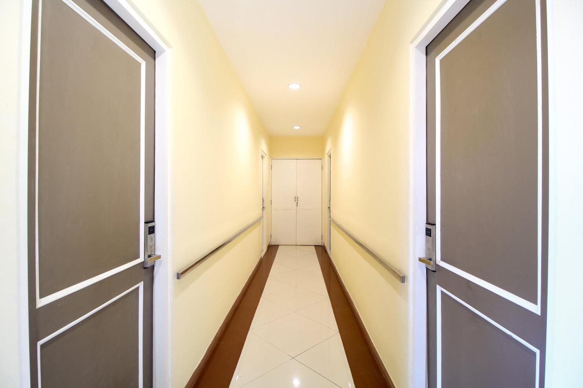 Super Oyo Capital O 175 K-60 Residence Surabaya Exterior foto