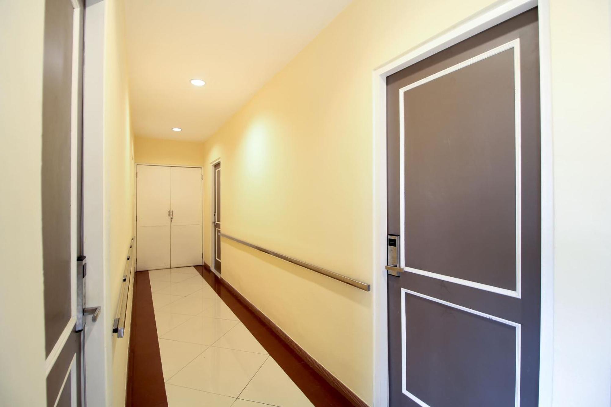 Super Oyo Capital O 175 K-60 Residence Surabaya Exterior foto