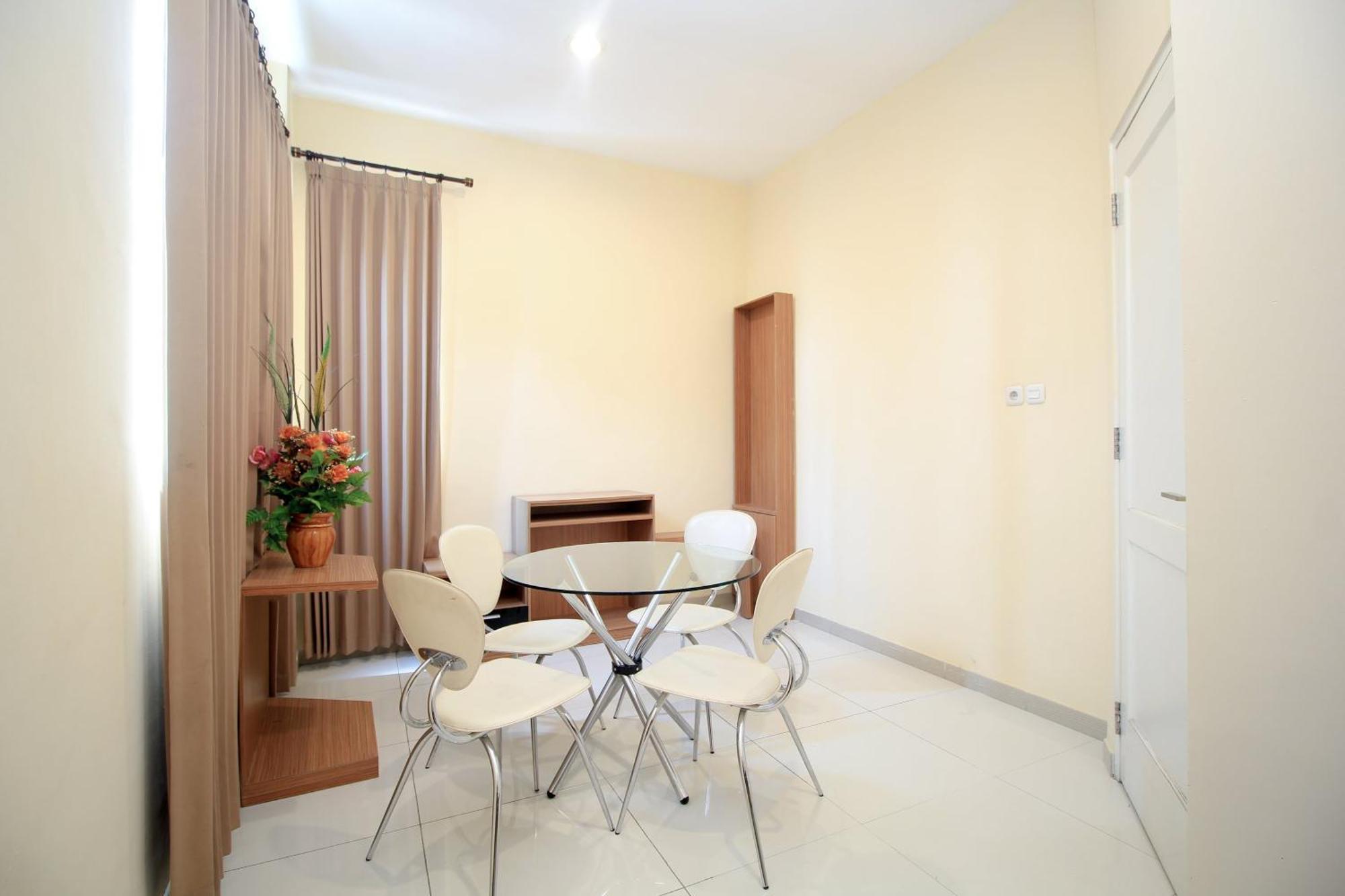Super Oyo Capital O 175 K-60 Residence Surabaya Exterior foto